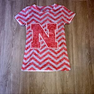 Nebraska Huskers Gray and red chevron Tee. Med.